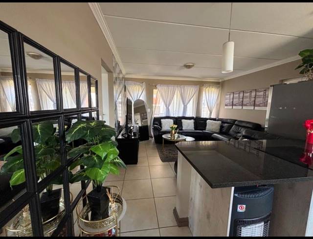 2 BEDROOM APARTMENT FOR SALE IN AMBERFIELD